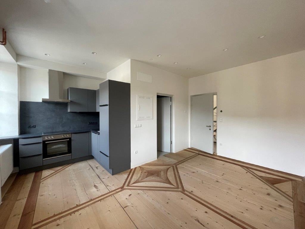 Neu renovierte, einmalige Zweizimmer-Altbauwohnung im Zentrum von Bruneck
