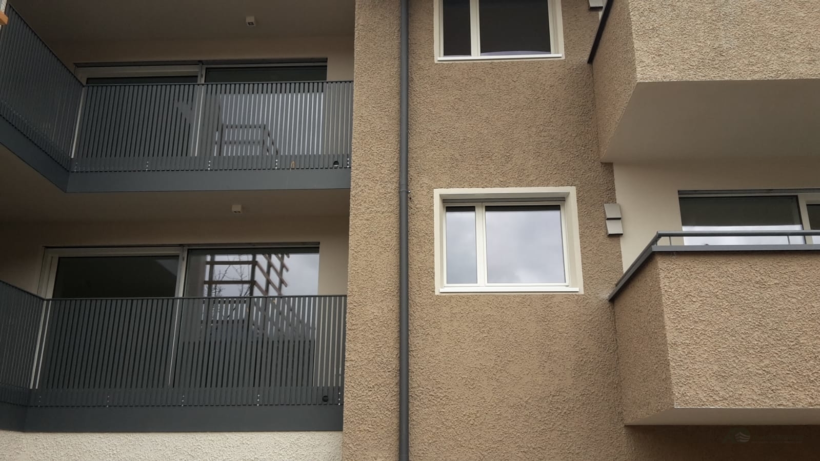 Neue, großzügige Vierzimmerwohnung im 1. Obergeschoss mit großer Südterrasse in St. Lorenzen