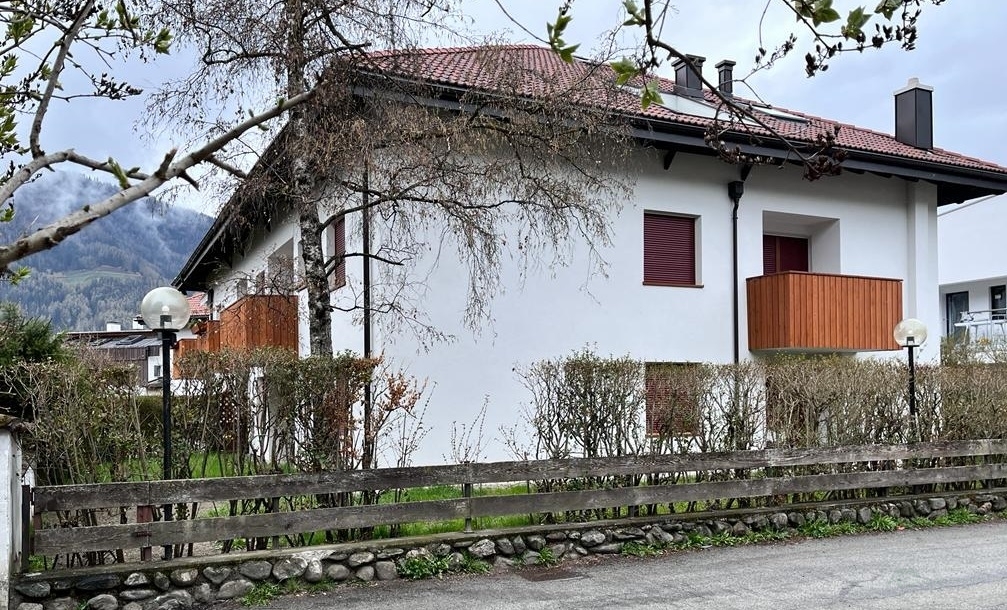 Großzügige Dreizimmerwohnung mit Privatgarten in zentraler Lage von Sterzing