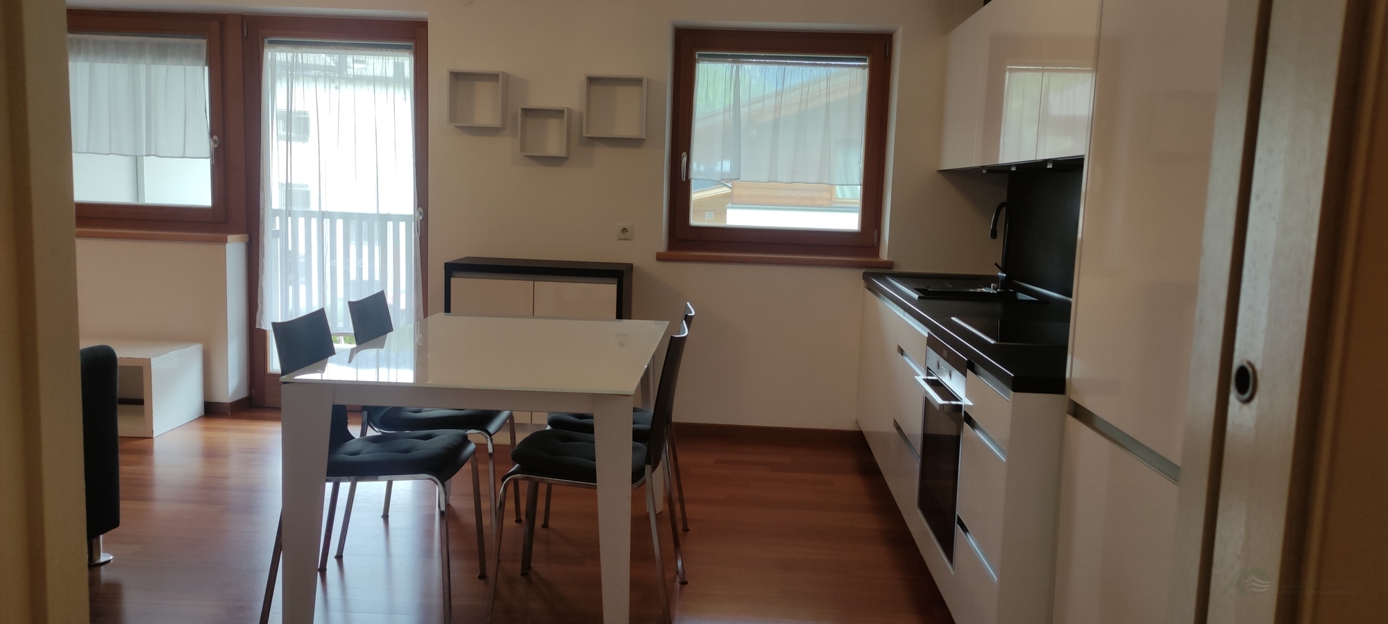 Schöne, komplett eingerichtete Dreizimmerwohnung, in Bruneck zu vermieten