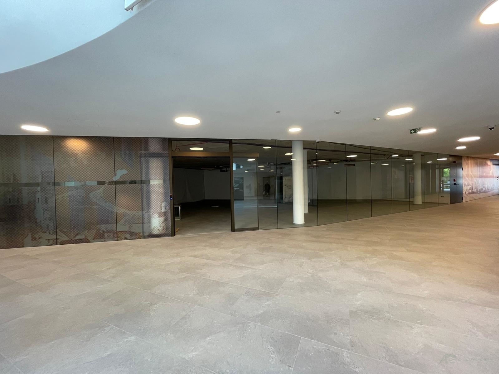 Großes, modernes Geschäftslokal in der Raiffeisen Passage in Bruneck