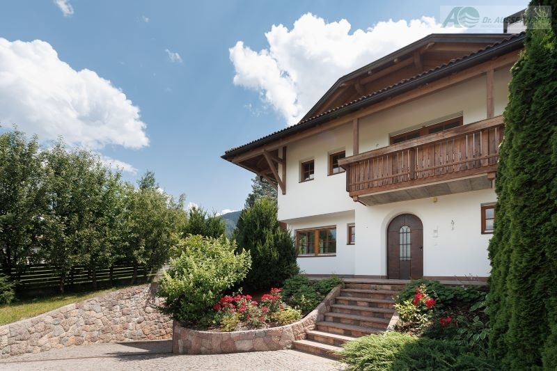Doppelhausvilla mit traumhafter Aussicht in Reischach