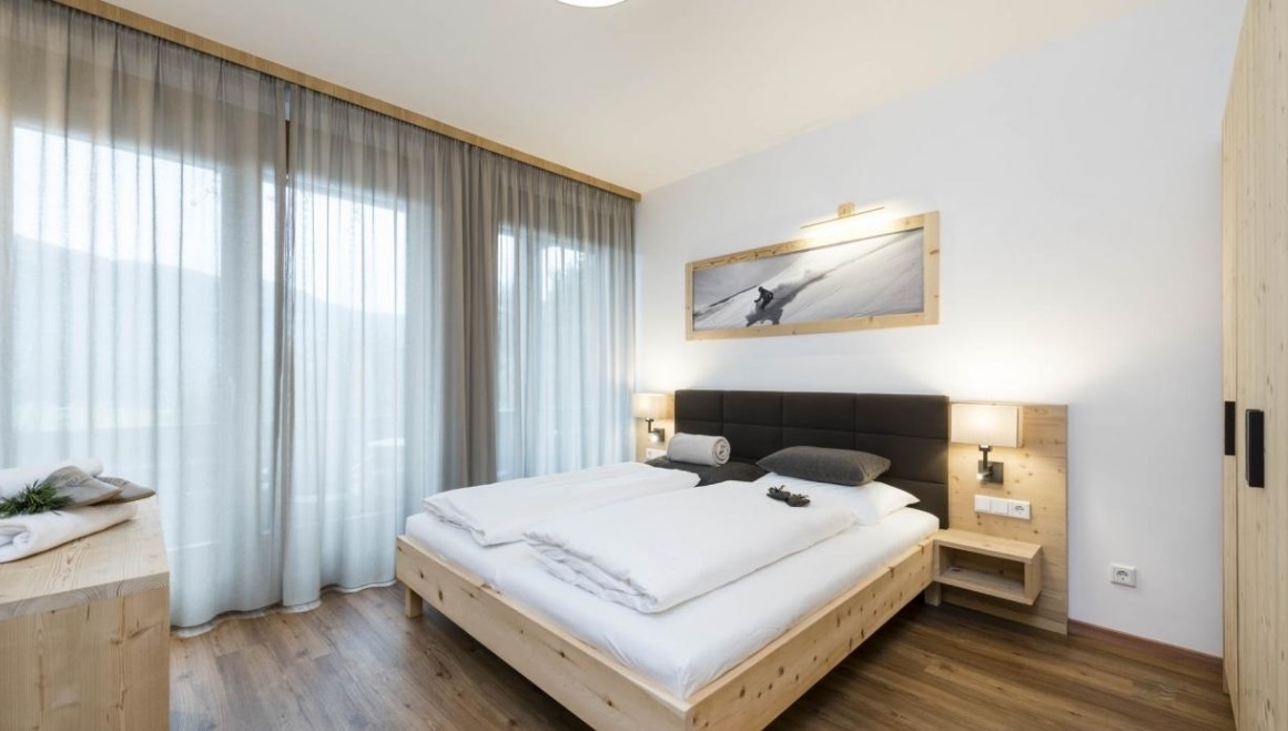 Ideale Geldanlage: komplett möblierte Zweizimmerwohnung in herrlicher Panoramalage in Percha