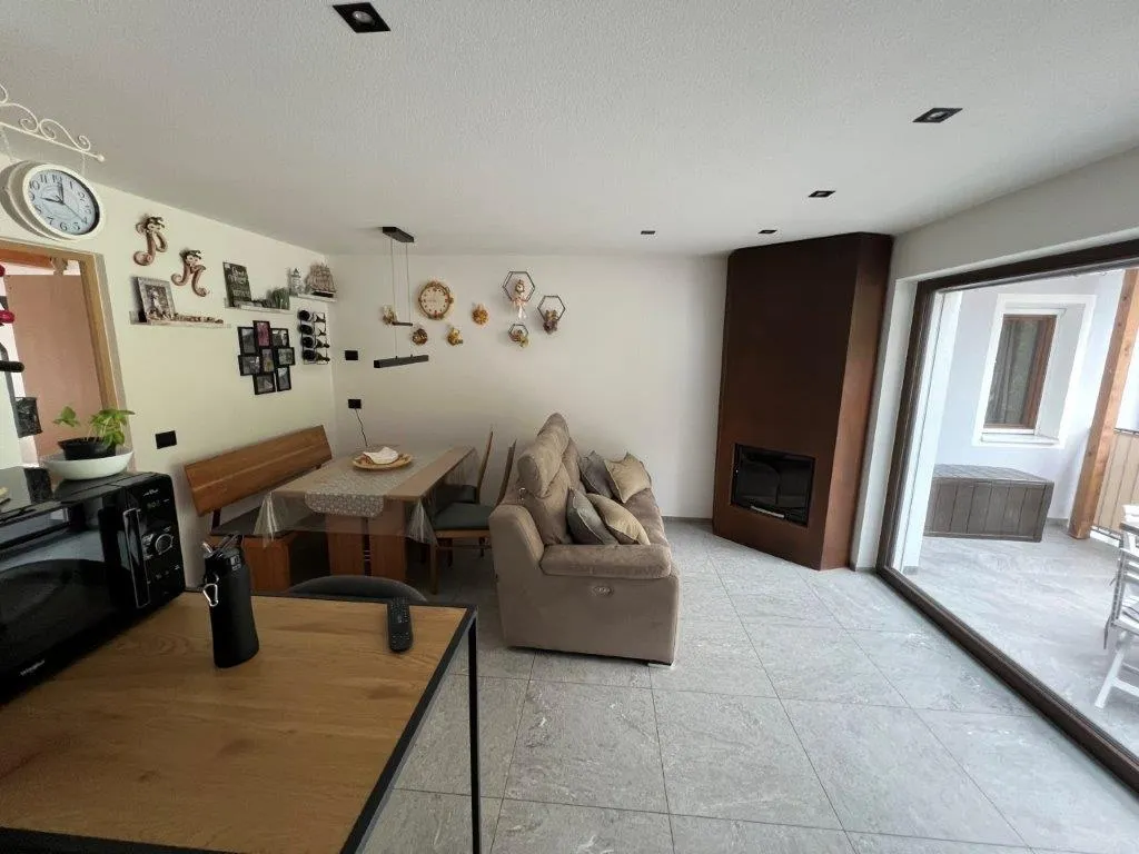 Neuwertige Vierzimmerwohnung in schöner, ruhiger Lage in Uttenheim