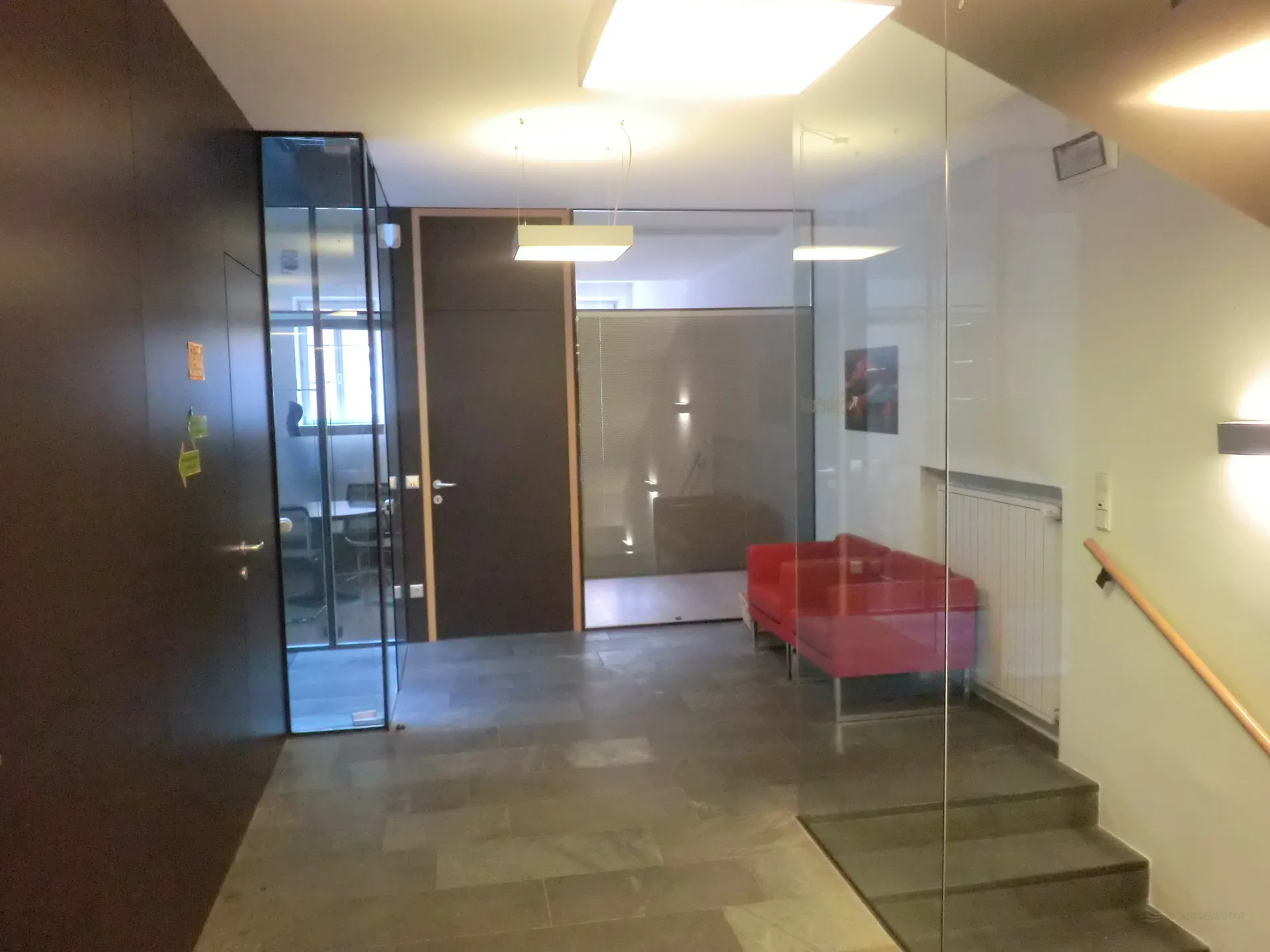 Großzügige, zweistöckige Bürofläche im Zentrum zu vermieten
