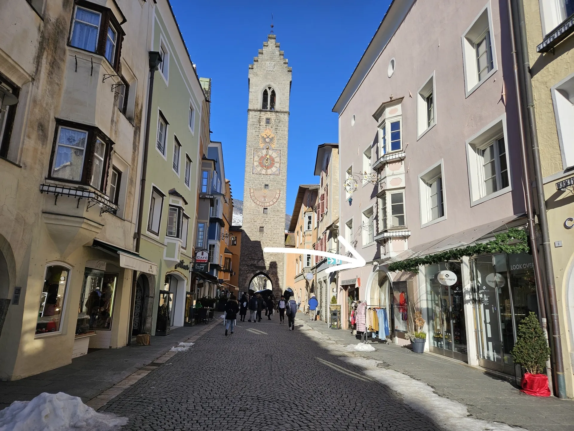 Top Investitionsgelegenheit in der historischen Neustadt in Sterzing für Geschäftslokal & Wohnung/en