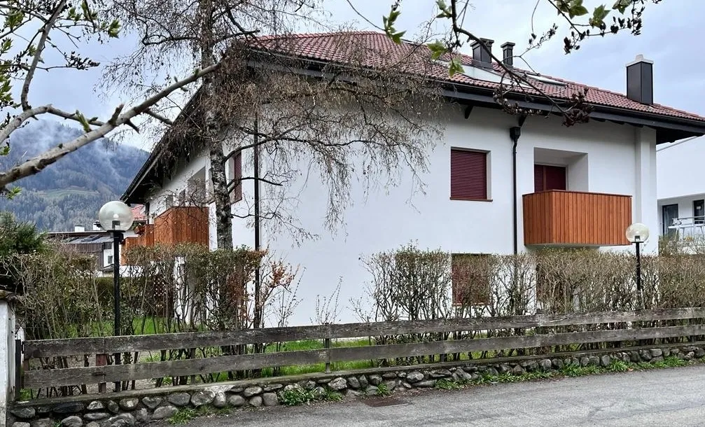 Großzügige Dreizimmerwohnung mit Privatgarten in zentraler Lage von Sterzing