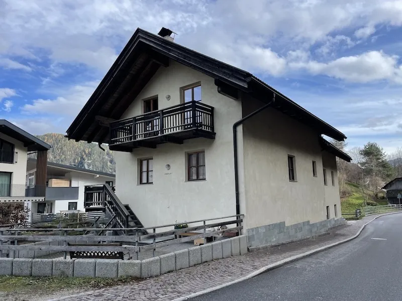 Alleinstehendes Mehrfamilienhaus mit 3 Wohneinheiten in Ehrenburg
