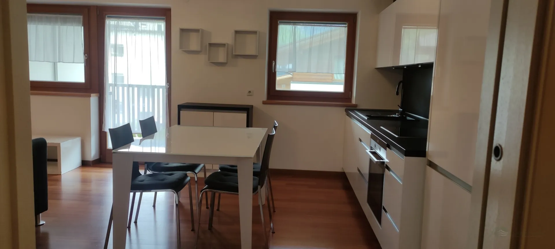 Schöne, komplett eingerichtete Dreizimmerwohnung, in Bruneck zu vermieten
