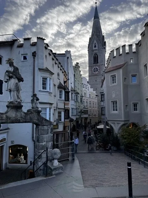 Vermietetes Geschäftslokal in TOP-Lage in Brixen