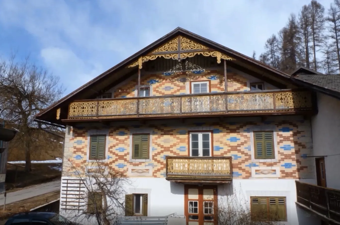 Wohnhaus mit Wirtschaftsgebäude in Toblach