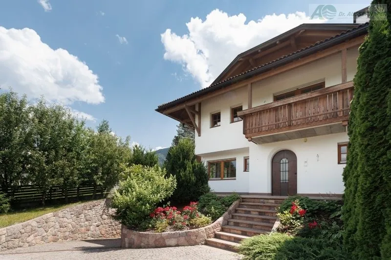 Doppelhausvilla mit traumhafter Aussicht in Reischach