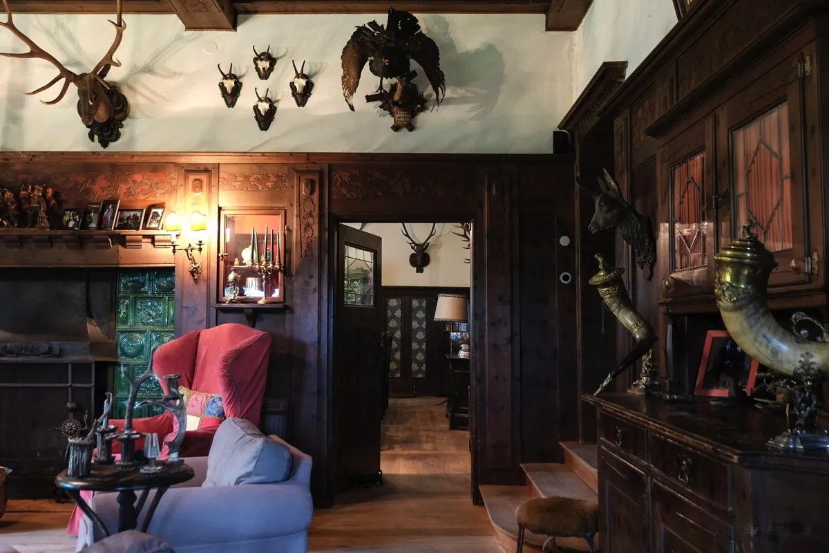 Einzigartige, historische Villa GÜNTHER am Fuße des Toblacher Sees mit angrenzendem, modernen Reitstall