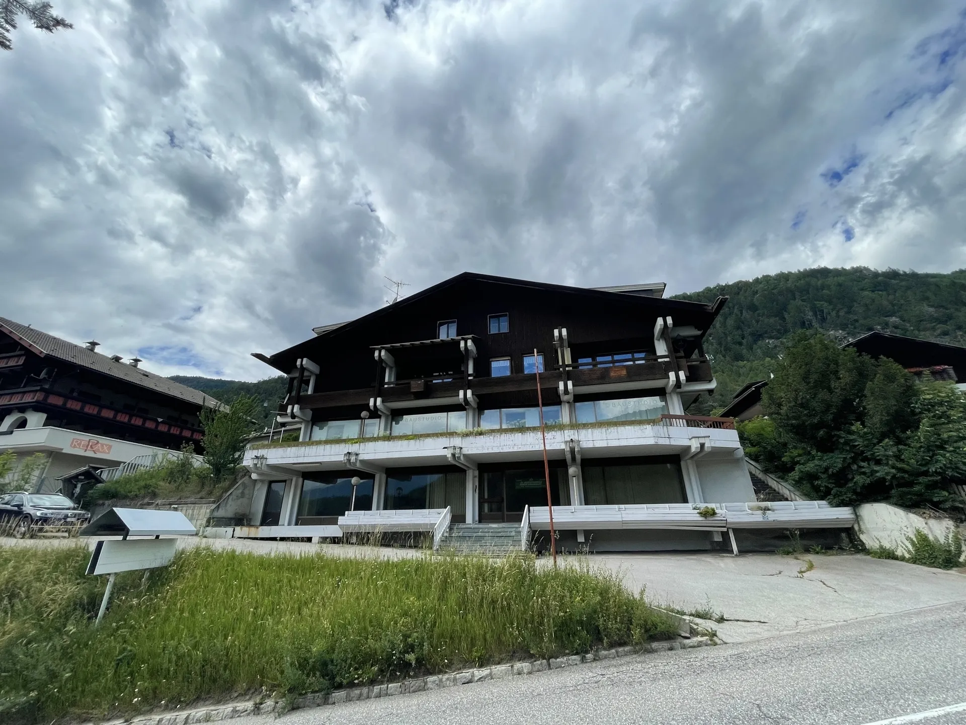 Showroom-Verkaufs- und Lagerflächen in zentraler Lage von Mühlbach
