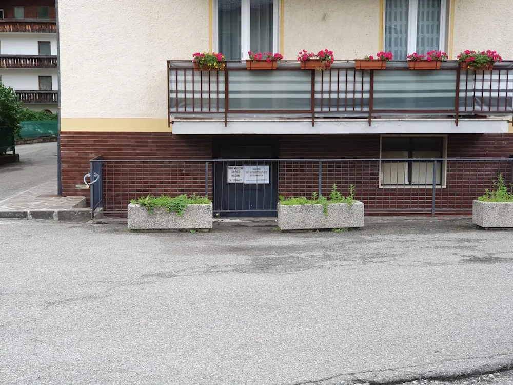Magazin samt Autoabstellplatz in Sterzing zu verkaufen