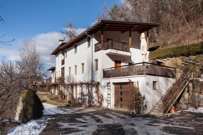 Exklusives Wohnerlebnis oberhalb Brixen: Luxuriöse Villa in St. Andrä mit Anliegerwohnung